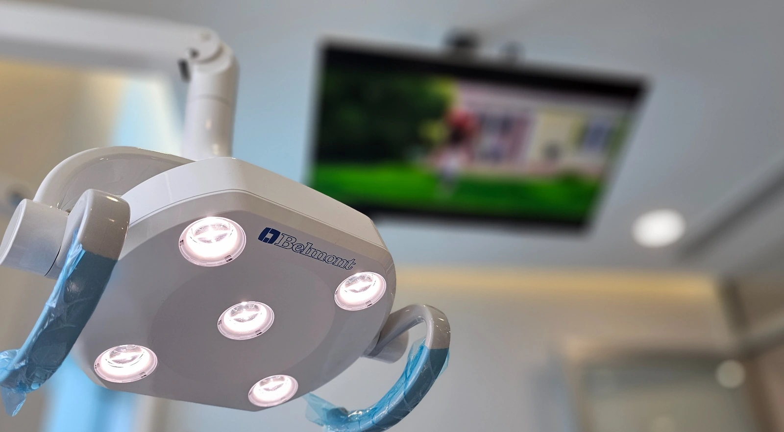 Dental light in the clinic with a screen in the background